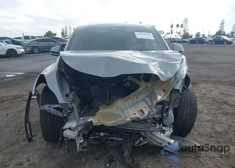 2025 Tesla Model Y Long Range Dual Motor All-Wheel Drive z USA, uszkodzony, nr VIN 7SAYGDEE0SF297224